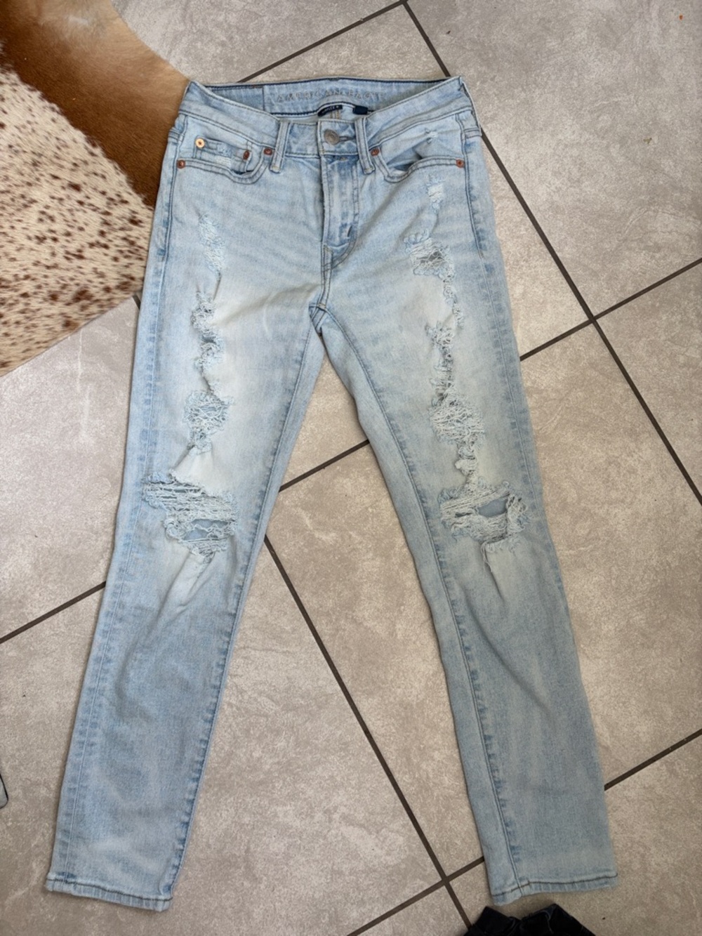 American Eagle Outfitters Light Wash Distressed Skinny Jeans
